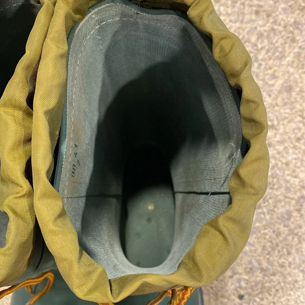Snow Master Canada Boots WITH FLAWS and NO LINING Men’s 7